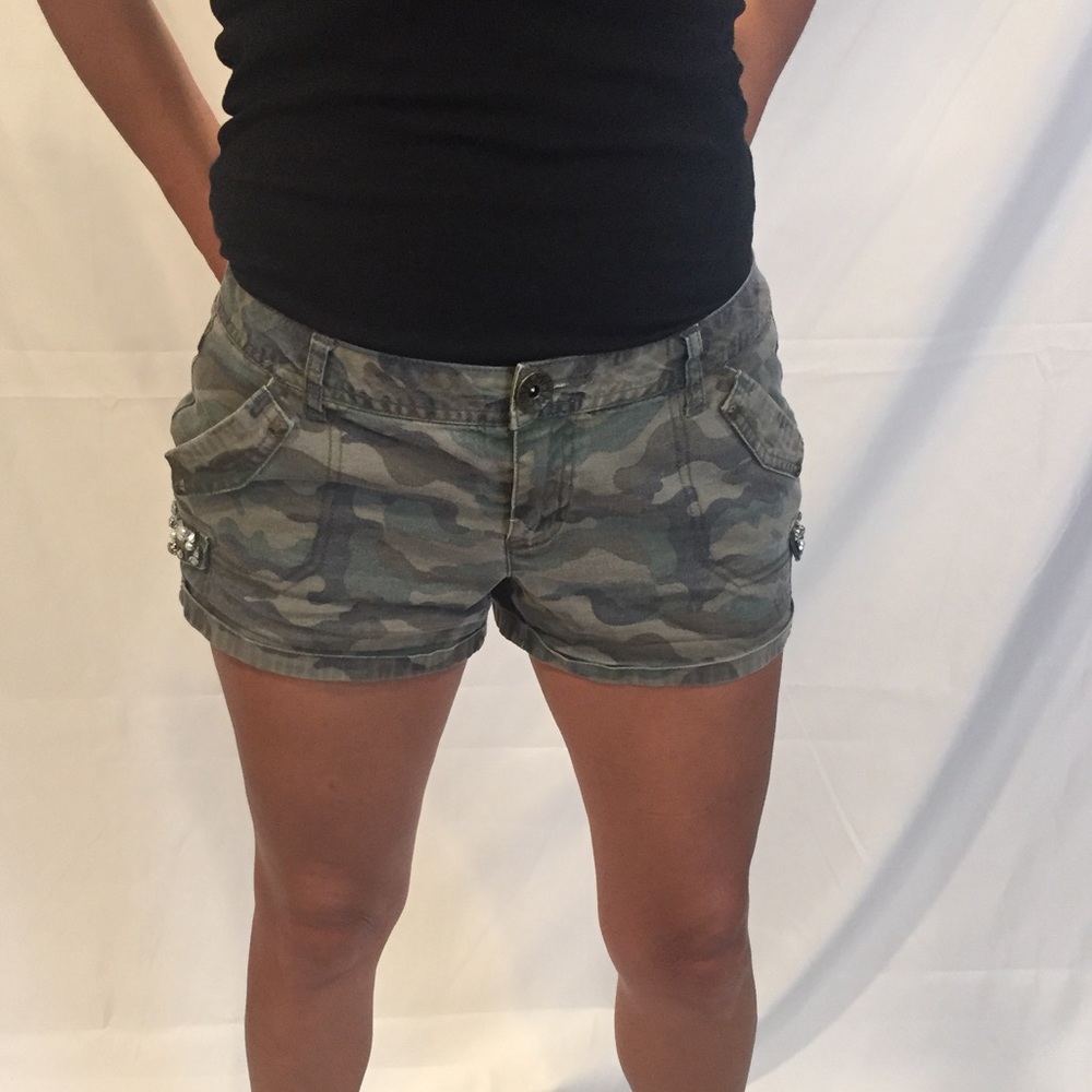 ☘️☘️Jolt camo shorts with embellishments